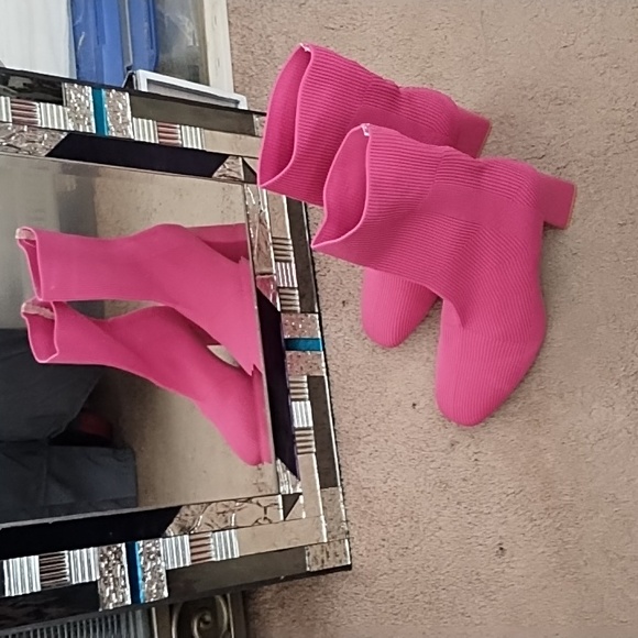 Hot Pink Pull on boots - Picture 1 of 3